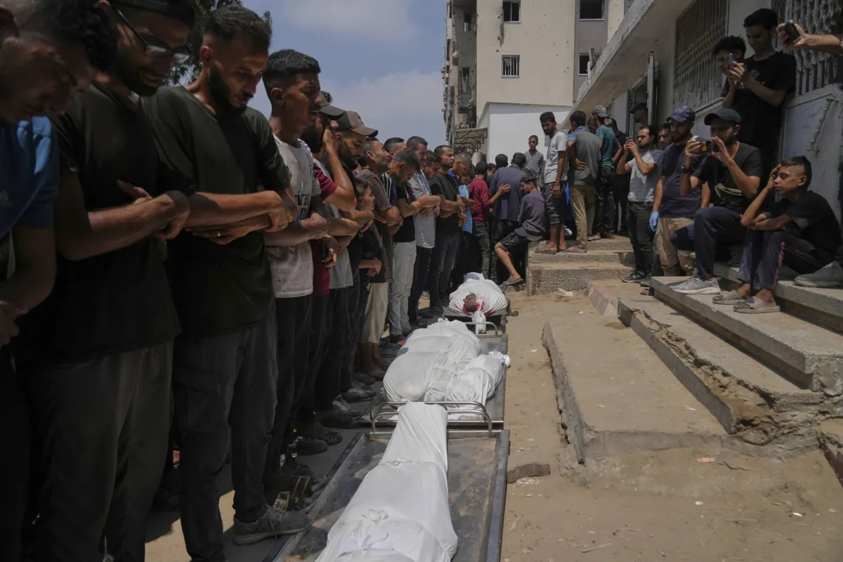 20 dead, the majority of whom are waiting for aid, with Israeli bombing
Arabausa