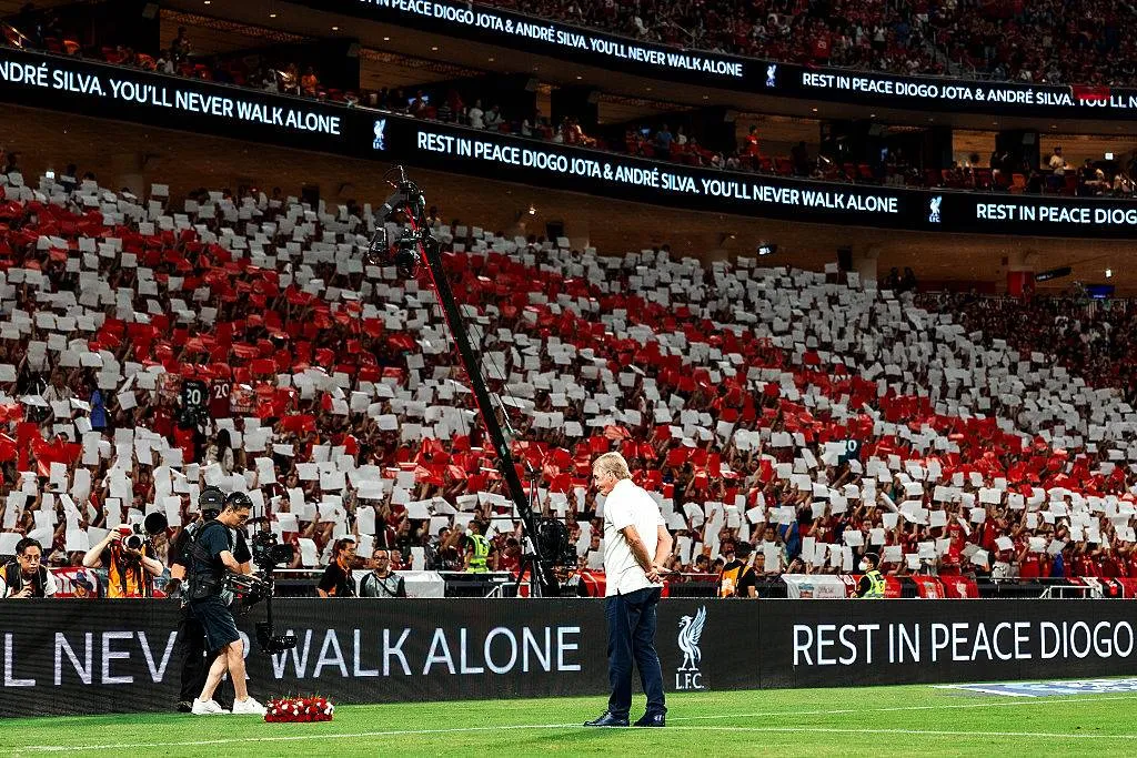 Liverpool fans and Gallich are honored Jota in Hong Kong
 Arabausa