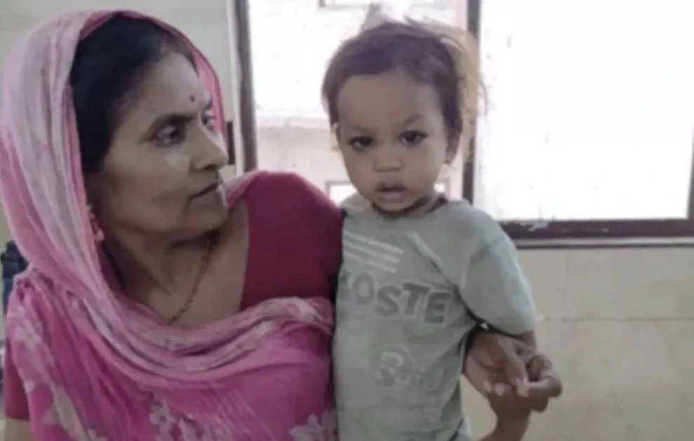 An Indian baby bites a cobra snake to death
Arabausa