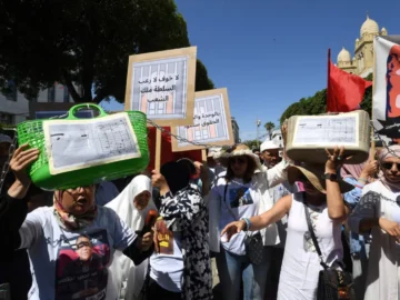 A 3 -day strike that paralyzes the movement of land transport in tunisia
 arabausa