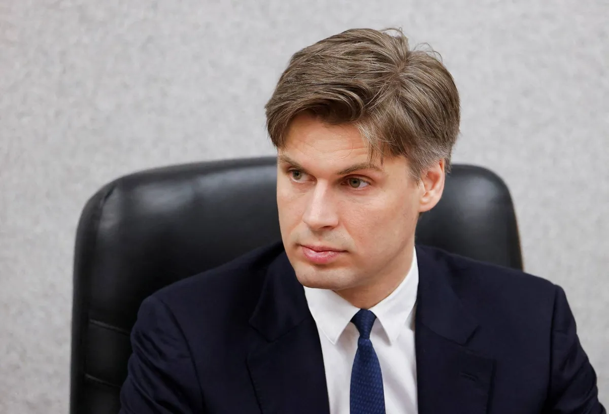 A rare meeting among American spaces and Russians on the moon and international station
Arabausa