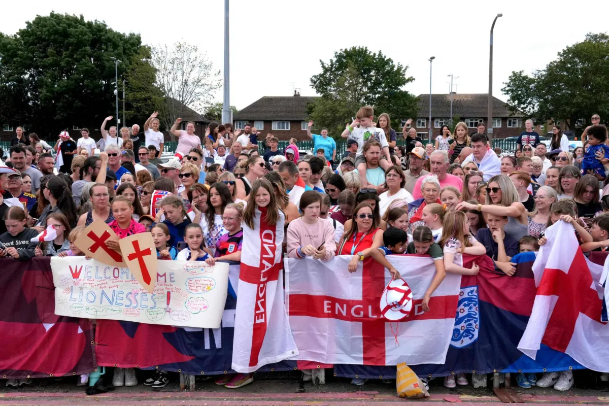 A legendary reception in London for the Ladies of England, European Champions
Arabausa