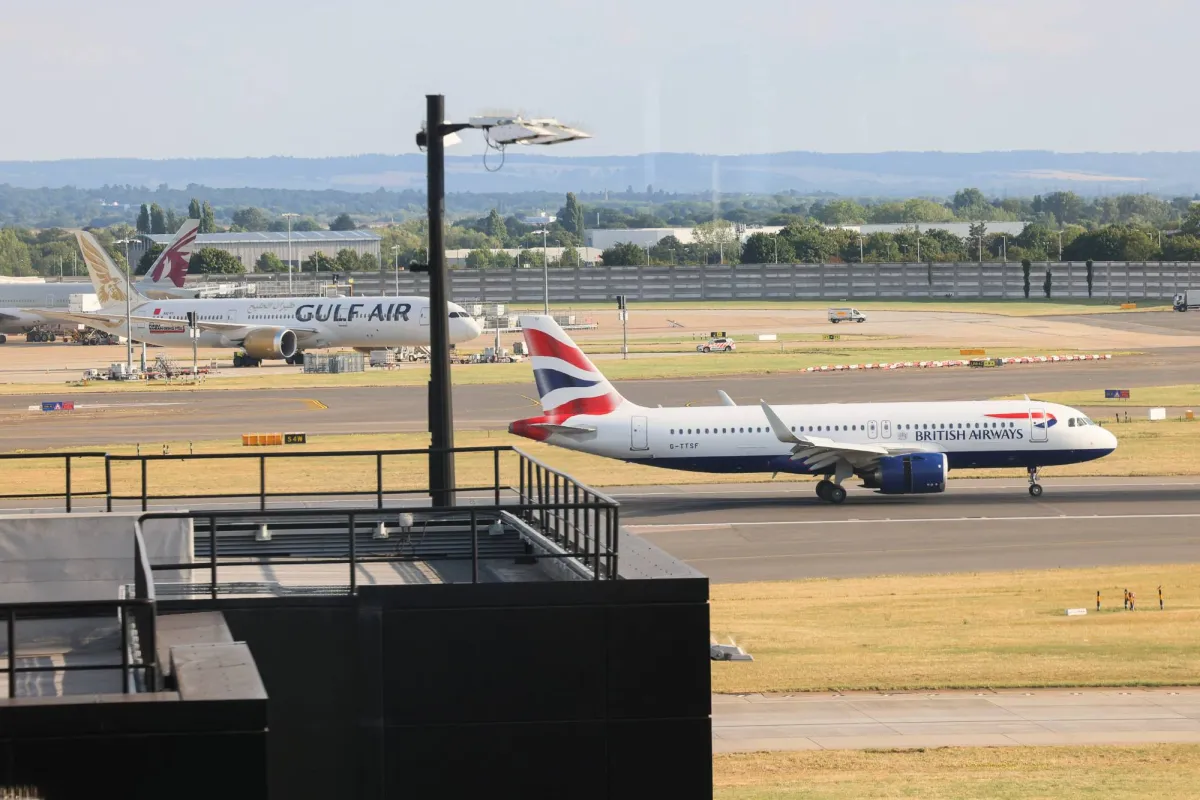 After an air traffic control defect ... canceling more flights at Heathrow Airport in London
Arabausa