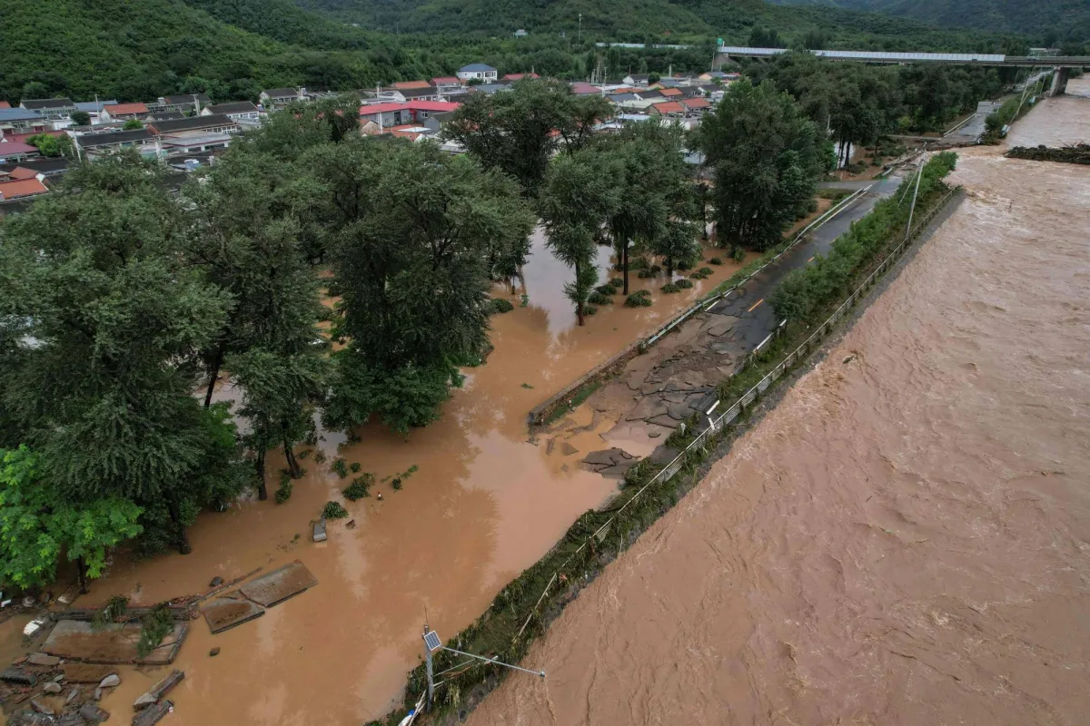 Because of the heavy rains ... 4 dead and 8 missing in the northern China soil slide
Arabausa