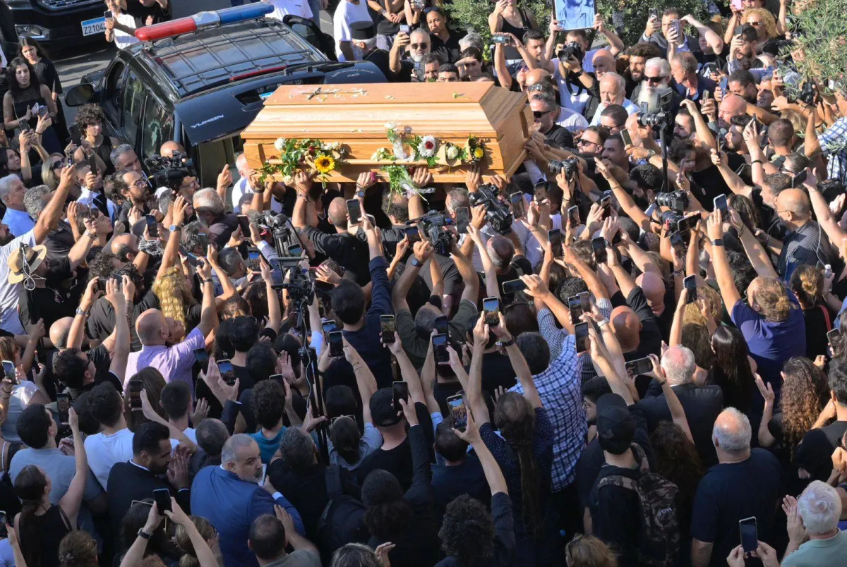 Fayrouz is a sad cedar in the farewell of her son Ziad Al -Rahbani
Arabausa