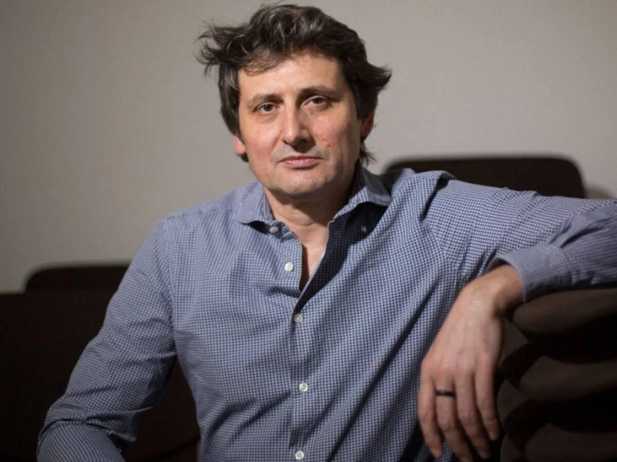 Gru draws a historical map of "shame transformations"
 Arabausa