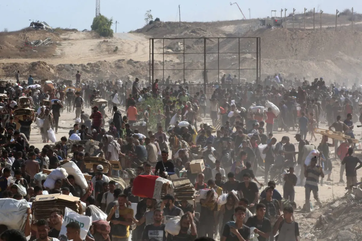 In Gaza ... Palestinian mothers risk bringing food to children who are afraid of them
 Arabausa