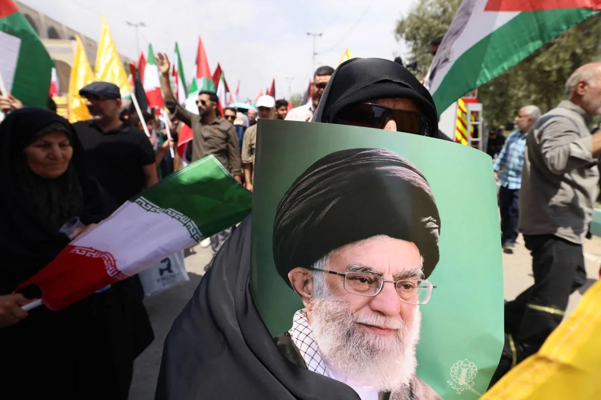 Khamenei acknowledges a loss "no people can bear"
Arabausa