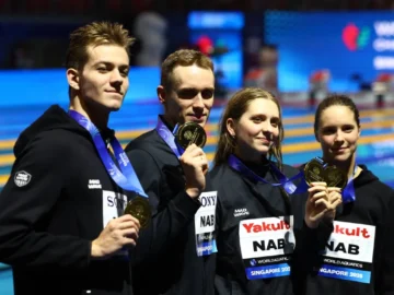 Russia is making the gold of the mixed sequence 100x4 m variety
 arabausa