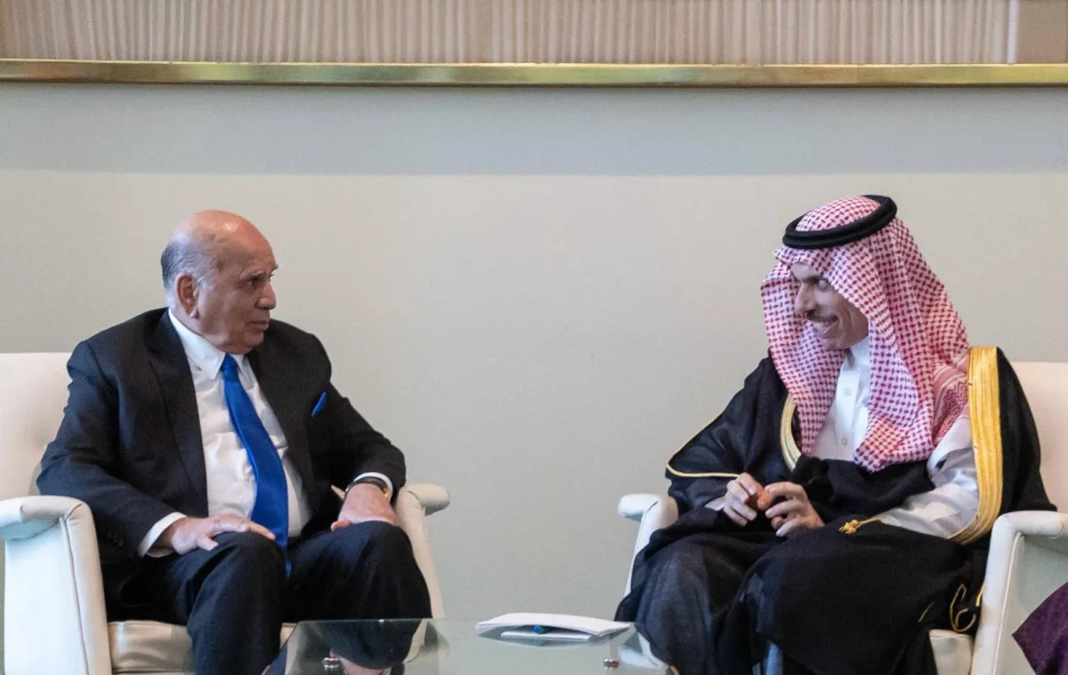 The Saudi Foreign Minister discusses with his Iraqi and Portuguese counterparts the developments of the region
Arabausa