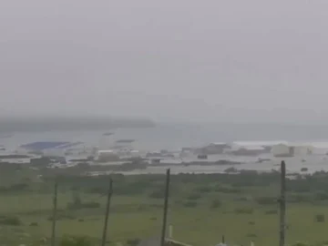 Tsunami waves overwhelms the town
 arabausa