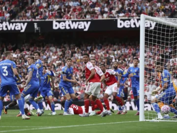 10 Prominent points in the second vault of the first English league

 Arabausa