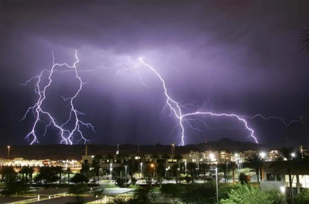 A new standard for the longest recorded flash flash 829 km
Arabausa