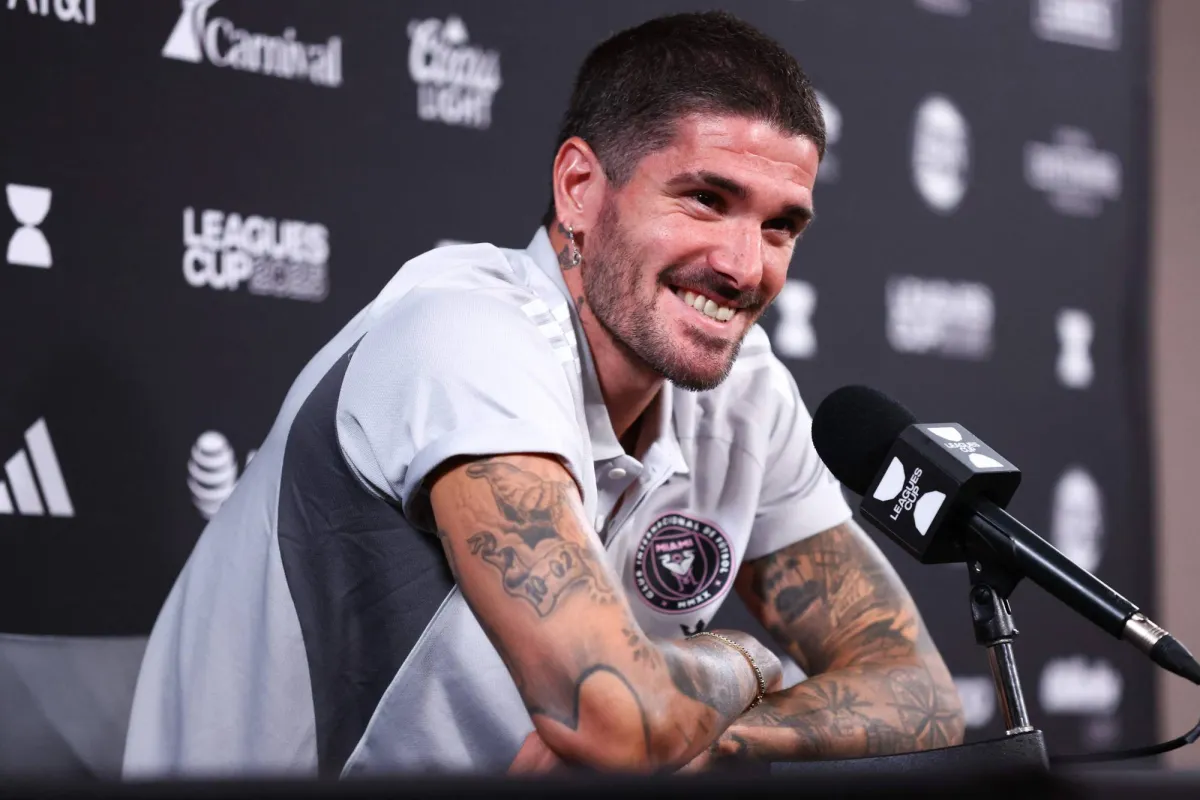 I got my dream to play next to the mess

 Arabausa