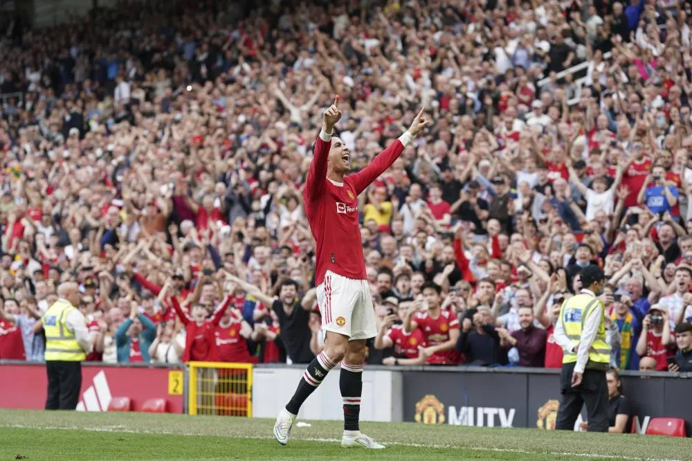 Among them ronaldo ... why u joined the firms of the 3 of their legships on the shirt?
Arabausa