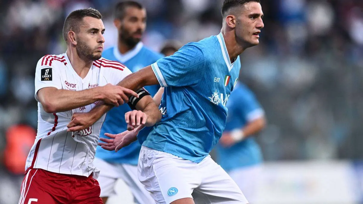 Napoli Falls in front of Brest Cordially
Arabausa