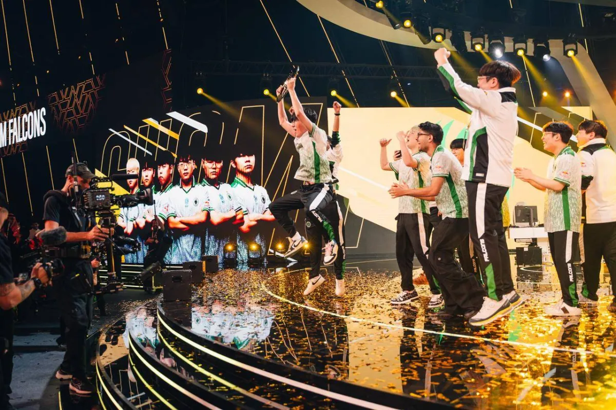 A saudi wheezing night in "on the look"

 Arabausa