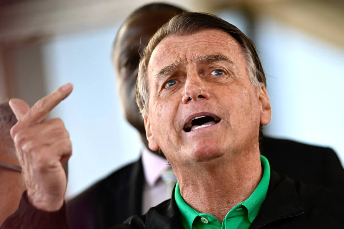 A judicial order to put the first president bollonaro under the home arrest
Arabausa