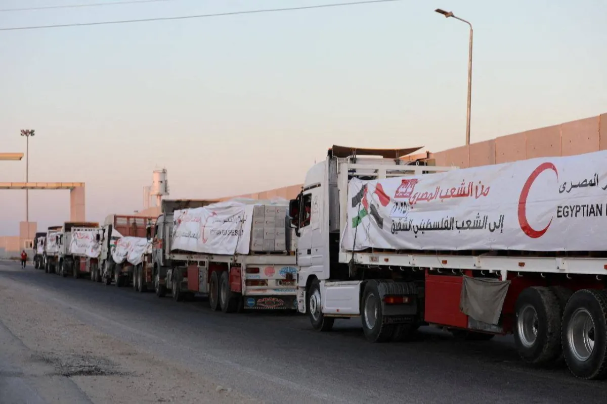 The first group of the gaza's aid cloud crosses through a passage
Arabausa