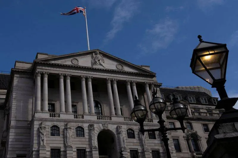 "Bank of England" reduces the benefit to 4%, hunting a historical division in the vote

 Arabausa
