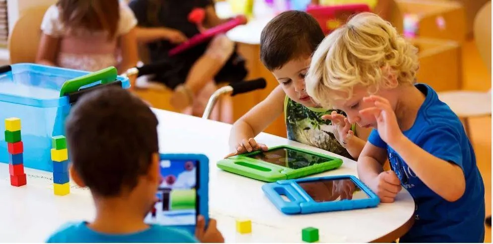 The time your child spends in front of the screens affect his blood
Arabausa