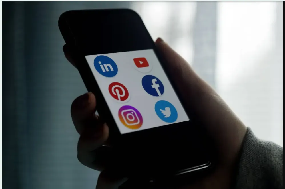 Are the news and manifestations of the claims to decline in visits through communication platforms?

 Arabausa