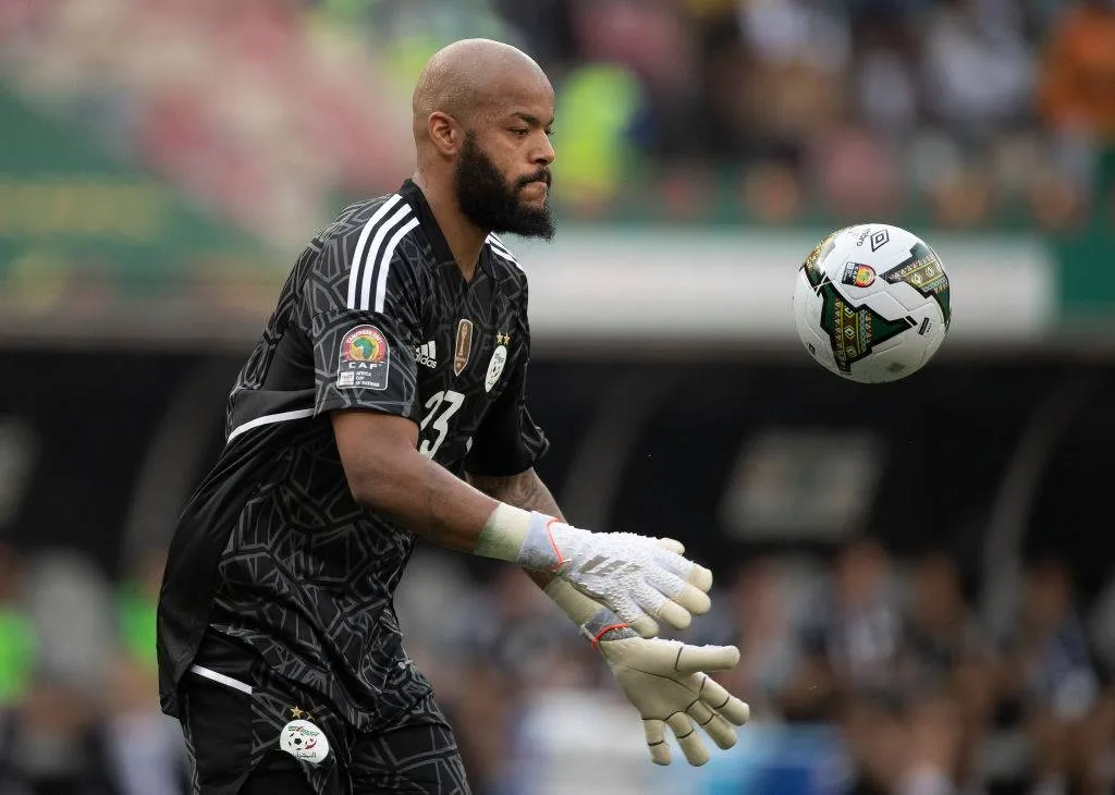 After an absence of a year and a half ... moubled again to the stage
Arabausa