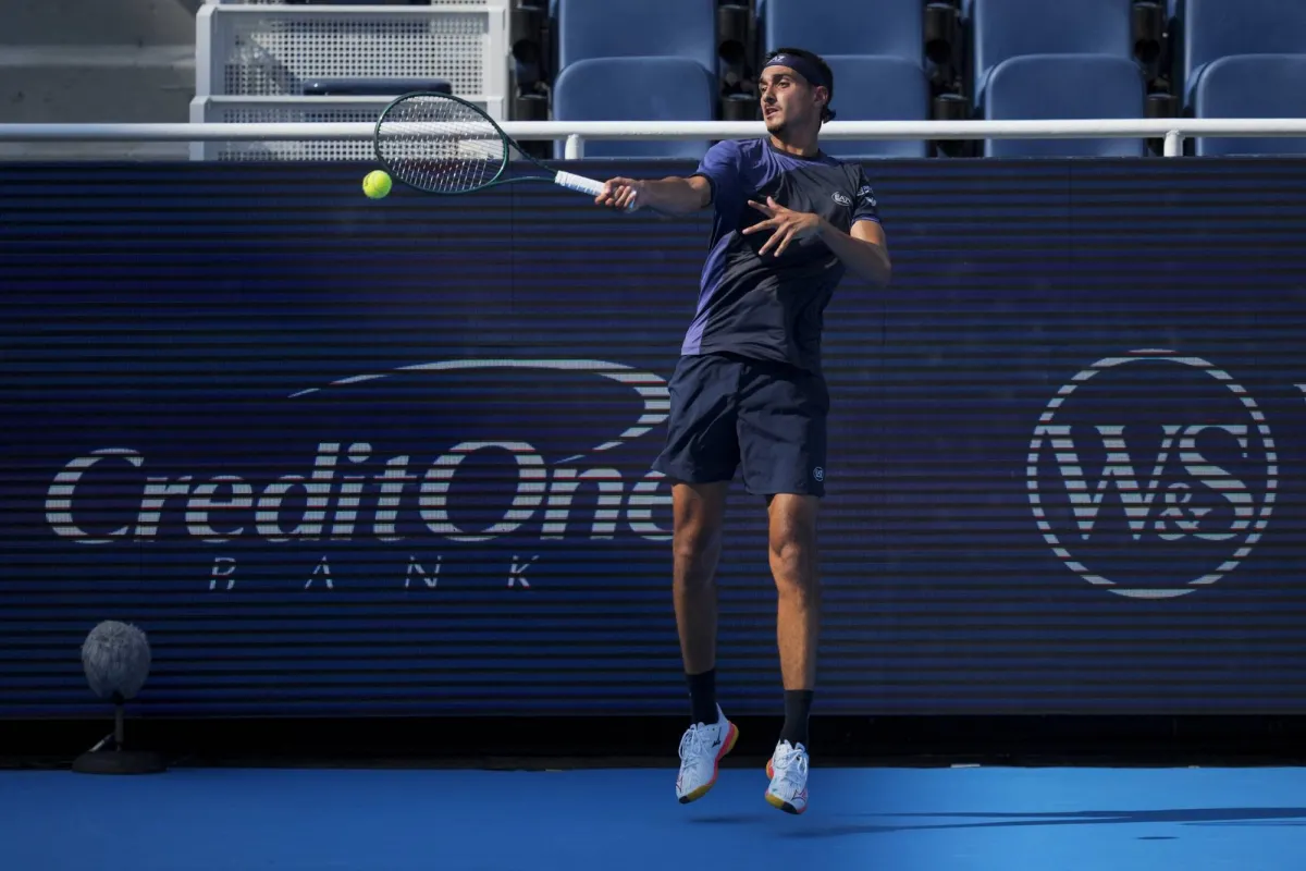 "Electric outage" stops cincinnati course contests

 Arabausa