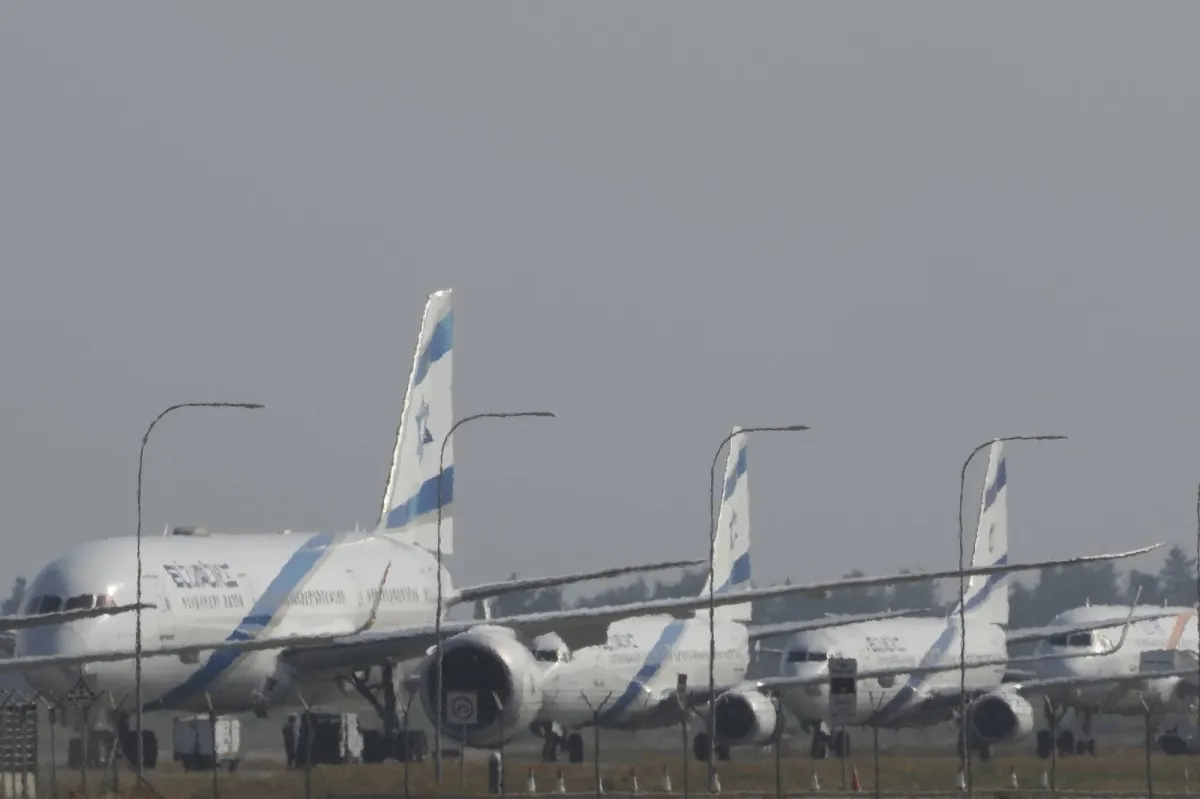 A air observer has been suspended to say "Free Palestin" to the crew of an Israeli's equipment

 Arabausa