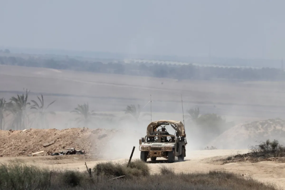 Israeli army removes 5 pistols near a vehicle carrying the slogan "World Central Cistent"

 Arabausa