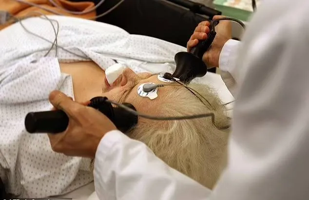 Electric shock therapy is not beneficial and patients lose memories
Arabausa