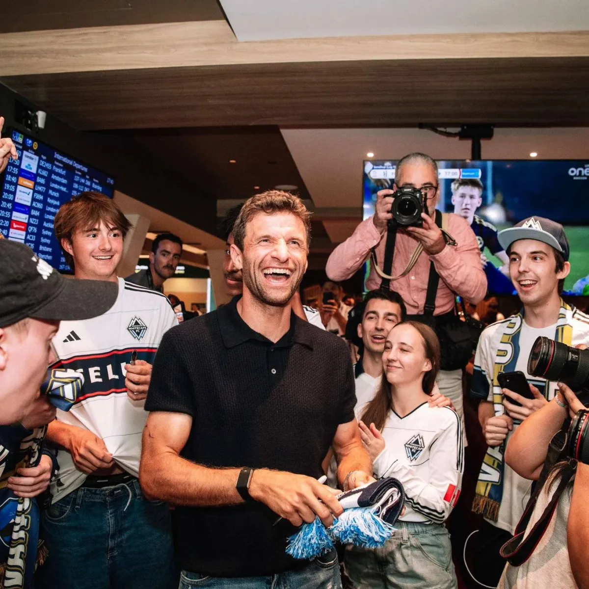 A busy reception for the Muller to Vancouver Airport
Arabausa