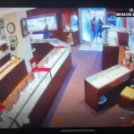 Thieves rub the two million dollars jewelry in a minute and a half (video)

 Arabausa