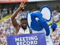 Thomson defeated the olympic order codes in the 100m breed

 Arabausa