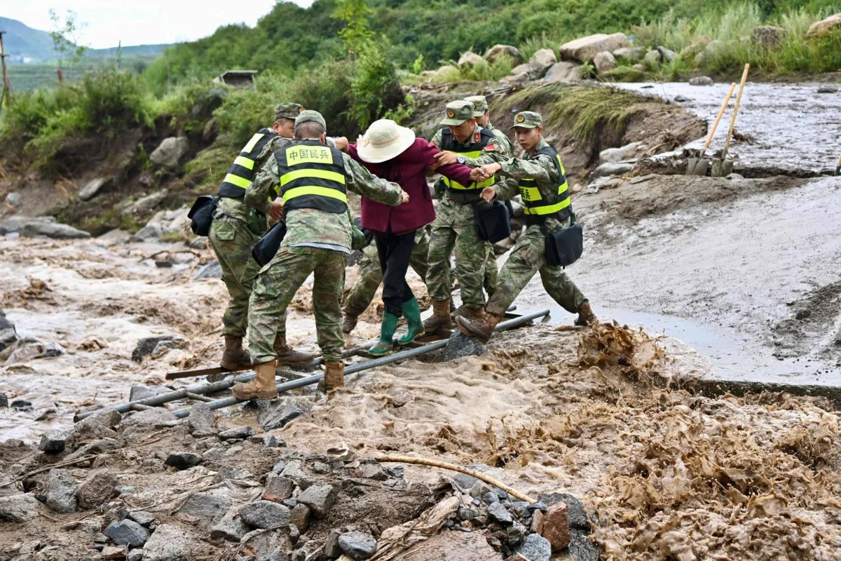 8 dead and 4 lacks with floods in northern Chinese
Arabausa