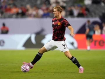 Increased atloles on the Hillond future after its absence against Arsenal

 Arabausa