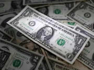 Dollar stability before Trump-Zellinski's meeting

 Arabausa