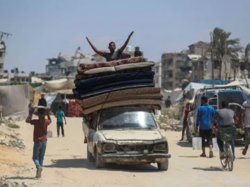 Gaza ... 62 miles dead, the result of fireman and hunger

 Arabausa