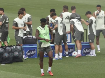 How does the real Madrid play with Xabi Alonso?

 Arabausa
