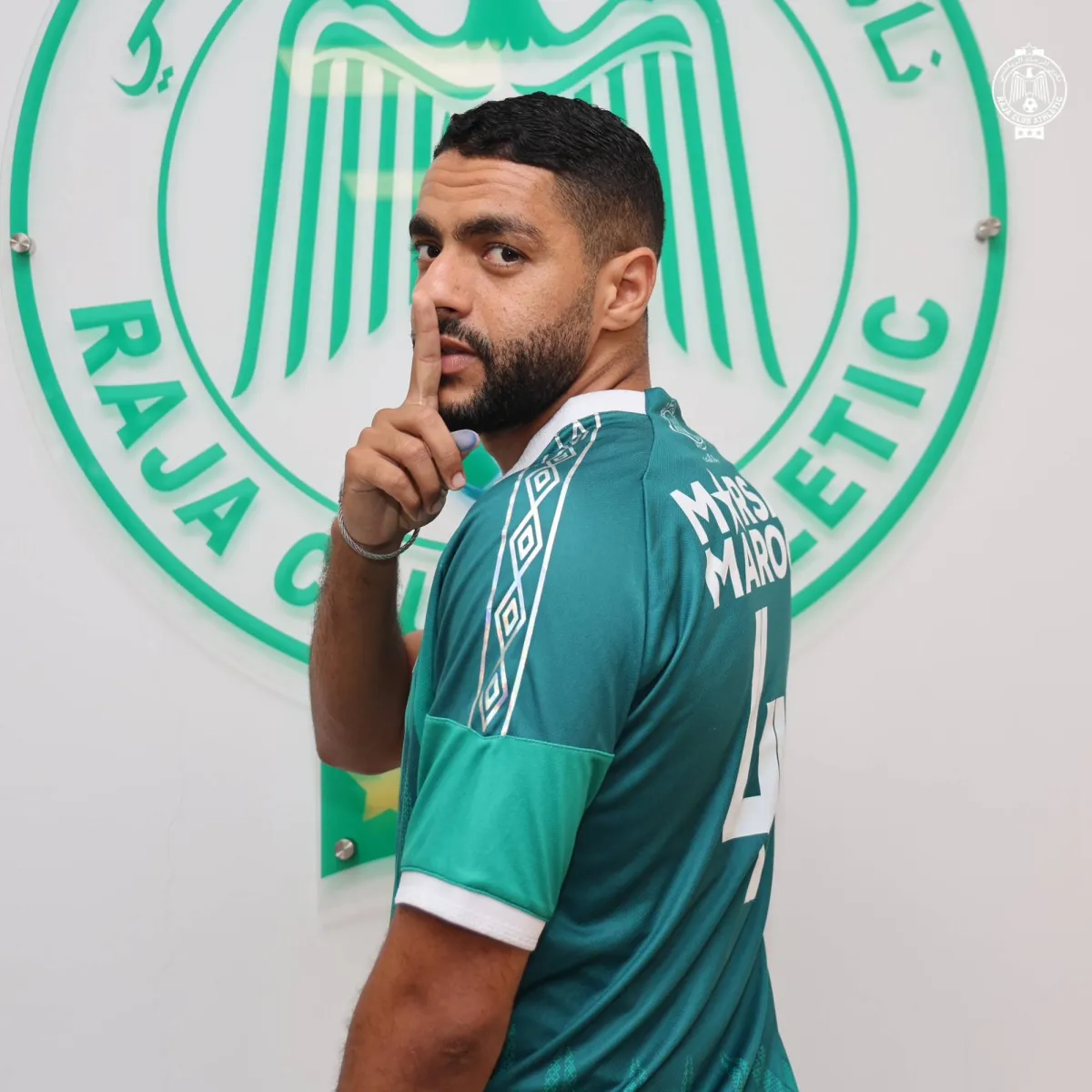 Moroccan raja extends Hamdaoui contract and include defender.
Arabausa