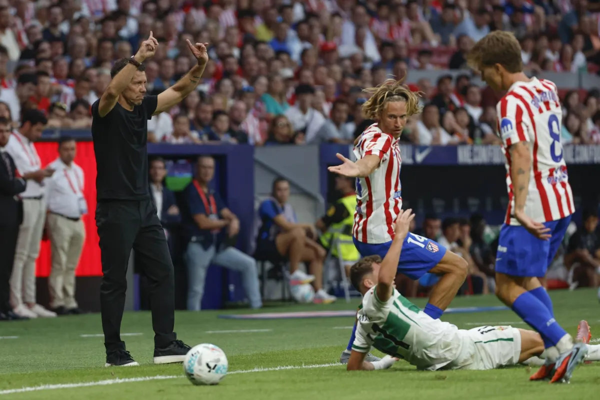 Fans were angry justified after the bad atletico start this season

 Arabausa