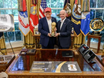 Trump raises controvert converting the meeting "FIFA" in a platform to review their relationship with putin

 Arabausa