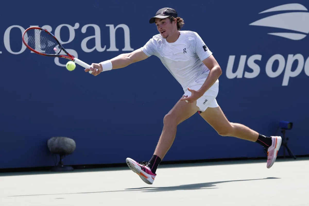 Phonzy realizes their first victory and continue their glowing season

 Arabausa