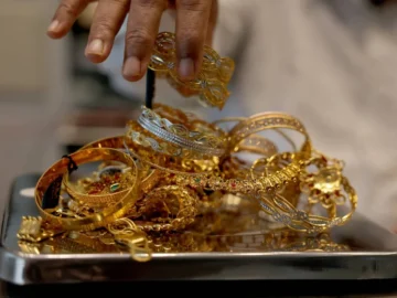 Trump Lisa Cook Lisa jumps in the gold at the highest level in two weeks

 Arabausa