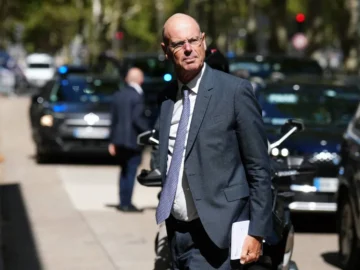 The Finance Minister Warning of the IMF interventionship, with the fallen possibilities of the fall

 Arabausa