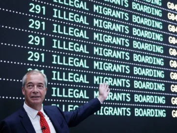 The part of the Party "British", Nigel Faraj, announce a Deplort Asylum Seekers

 Arabausa