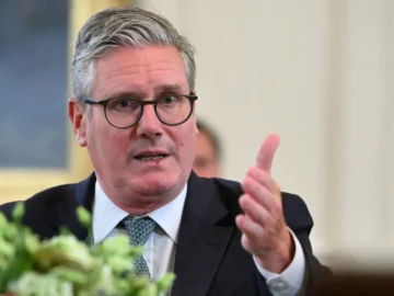 The first British Minister accuses Russia to slow the peace process of the peace in Ukrainian

 Arabausa
