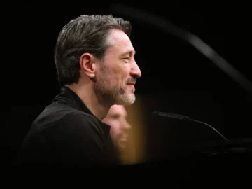 Dortmund is extending its contract with the coach kovac

 Arabausa