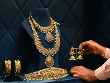 The gold has declined with the dollar clash ... and "federal" limits the losses

 Arabausa