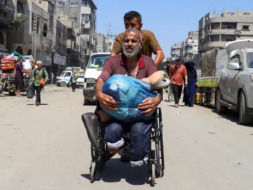 Between them are help waiting ... 33 were killed in Israeli radio in Gaza by the sunrise today

 Arabausa